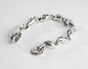 Heart shaped chain mail bracelet CC235