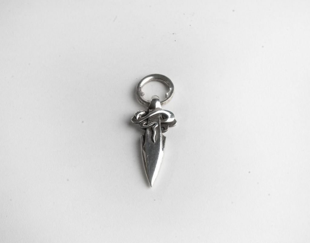 Big arrow pendant CC292