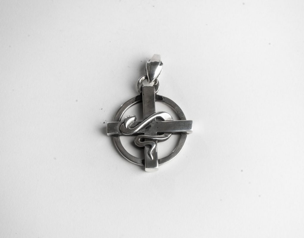 Twist and snake pendant CC47M