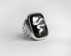 Black cabochon ring CC58M