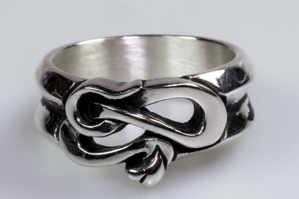 Anello due fasce "cuore e serpente" in argento