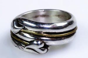 Spiral silver ring with bronze details