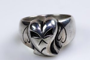 Anello teschio in argento