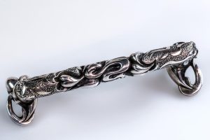 Maniglia "cuore e serpente" in argento