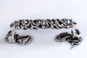 Maniglia serpenti e cuori in argento